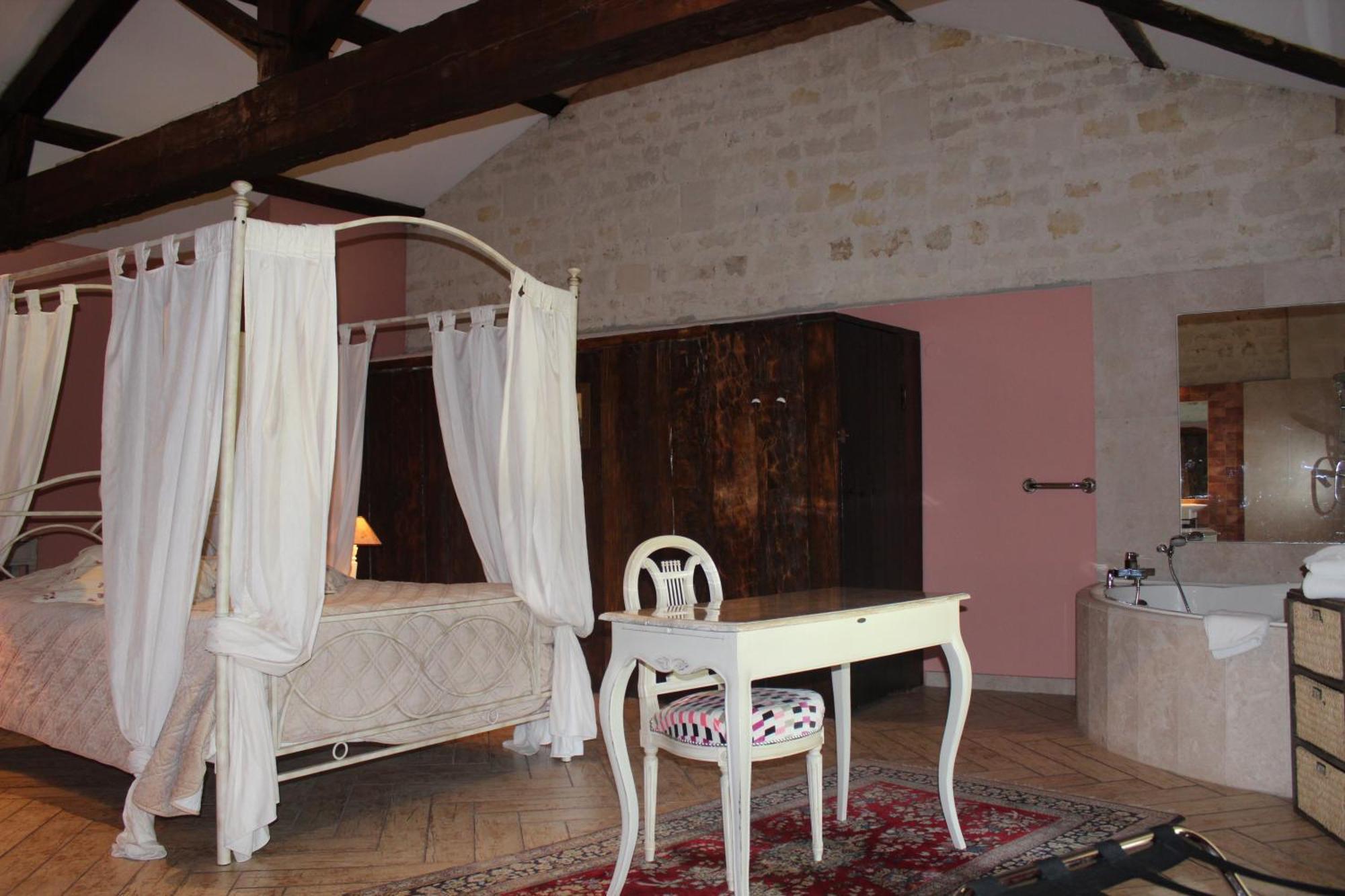 Domaine Des Chais Thénac Rom bilde